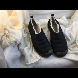 Keen 11.5 slipper shoe